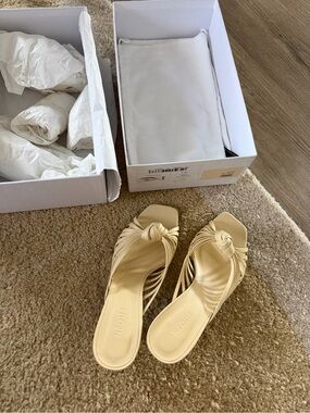 Neous Lottis knotted leather sandals color banana